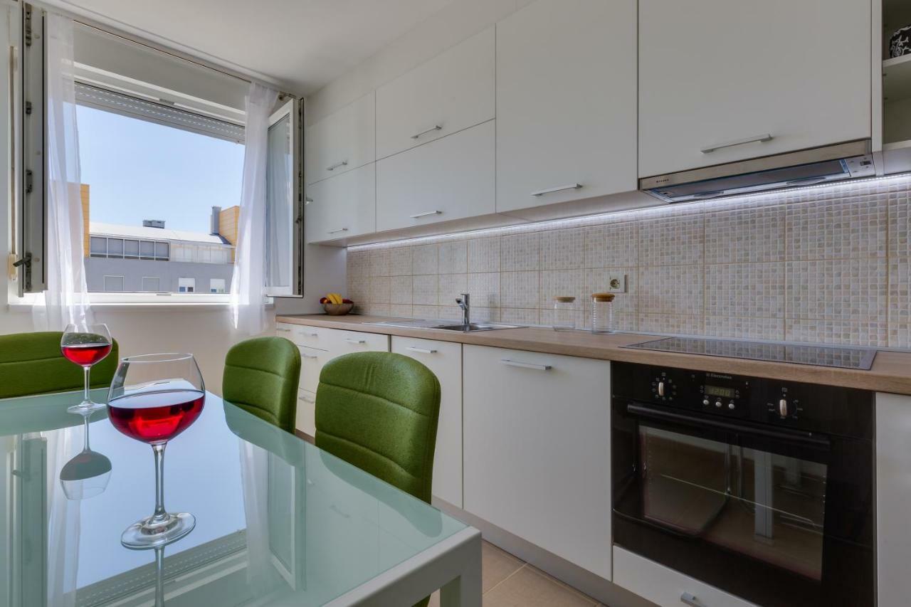 Apartment Pavic - Private Parking Zadar Buitenkant foto